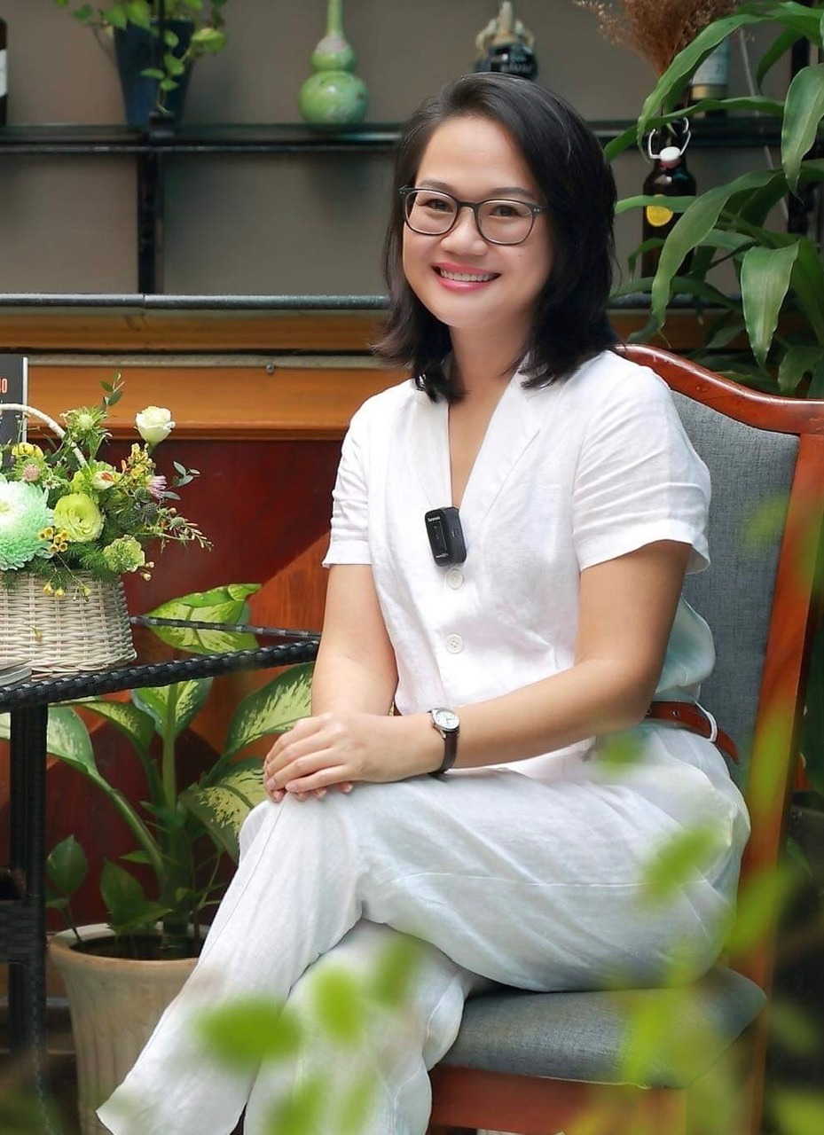 Mrs. Quỳnh Hương